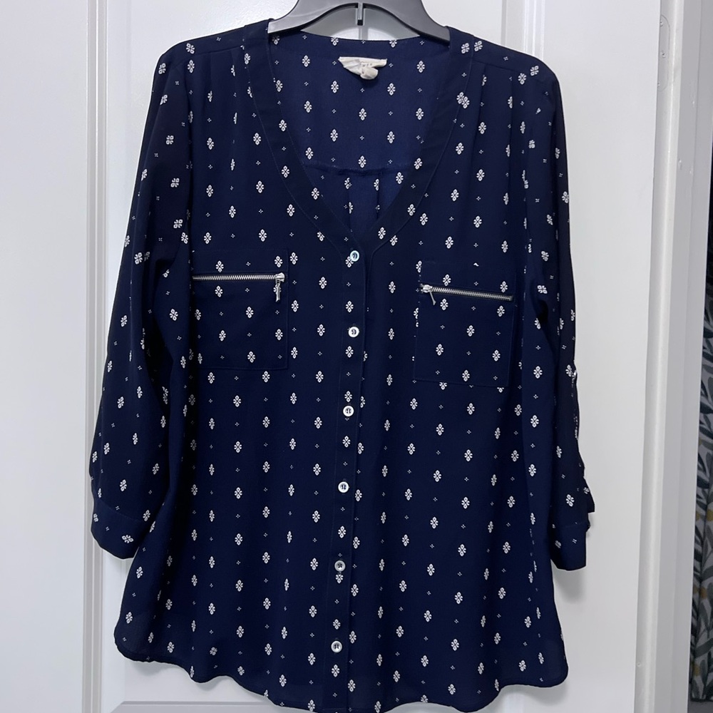 Elegant Navy Blue Blouse with Pattern